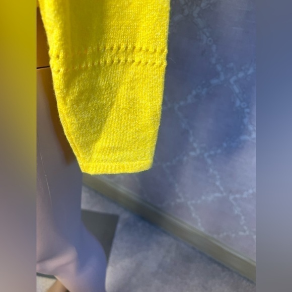 Anne Klein Marigold Yellow Knit Sweater Size Medium Pinhole Long Sleeve - Picture 4 of 6
